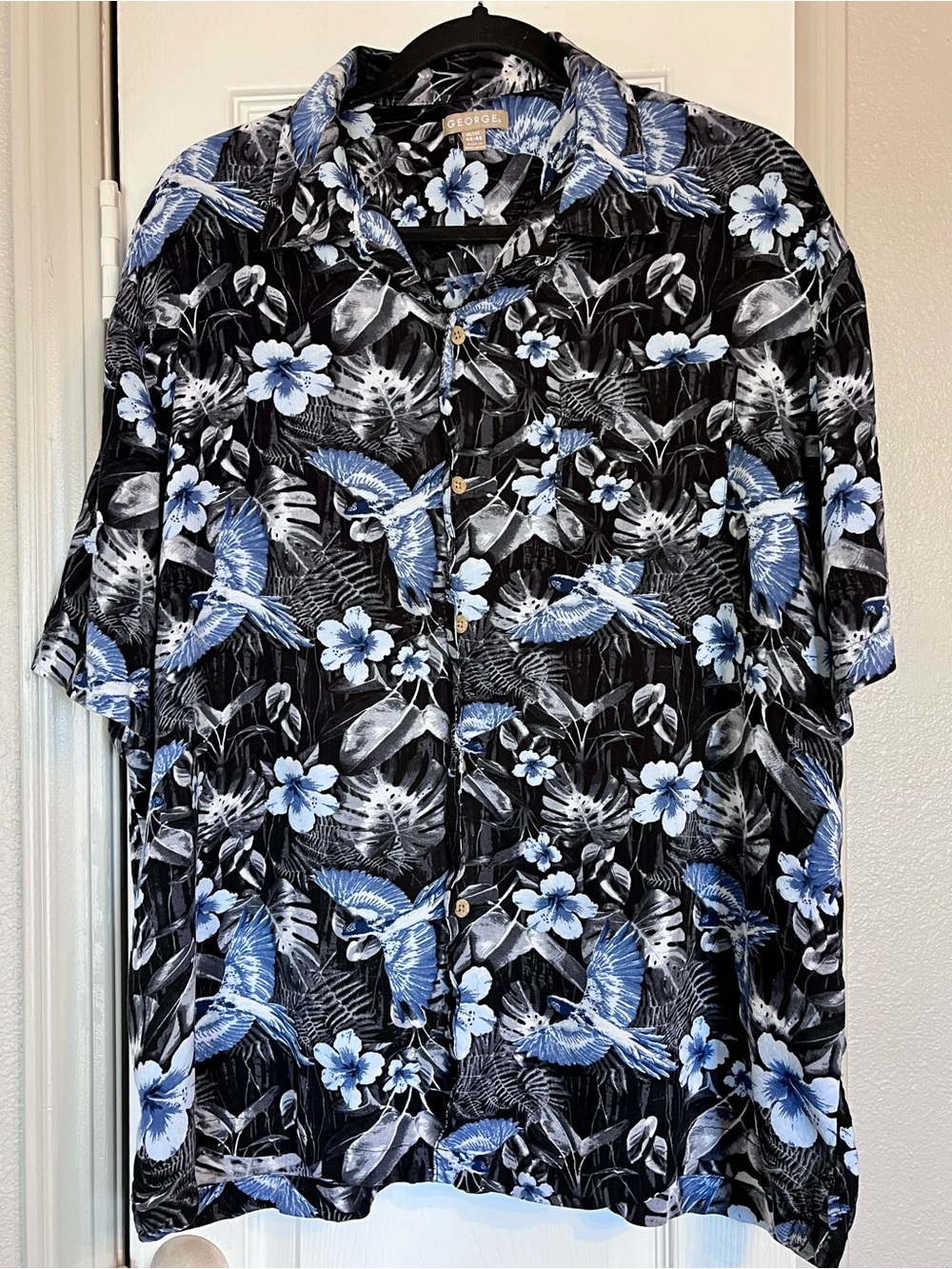 George short-sleeve men’s Hawaiian black & blue birds & hibiscus Rayon Size XL